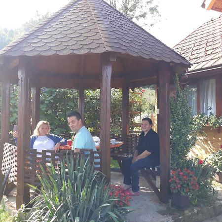 Guesthouse Kuzmanovic Гуча Экстерьер фото