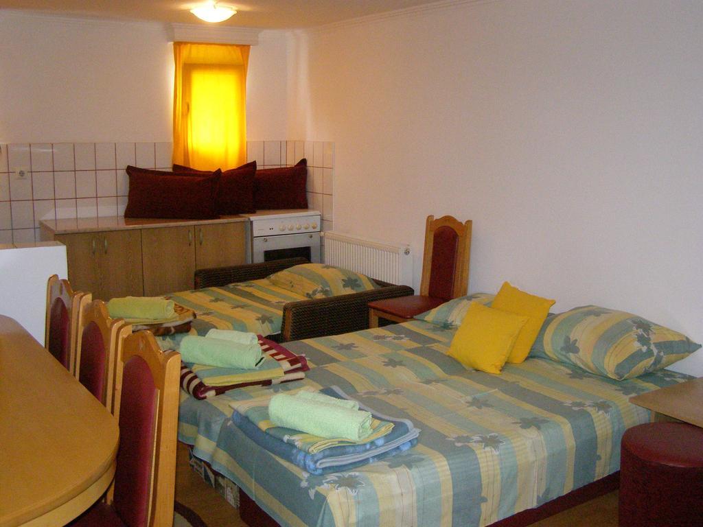 Guesthouse Kuzmanovic Гуча Экстерьер фото