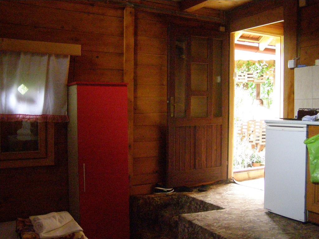 Guesthouse Kuzmanovic Гуча Экстерьер фото
