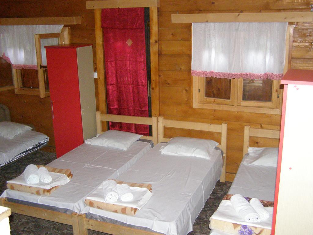 Guesthouse Kuzmanovic Гуча Экстерьер фото